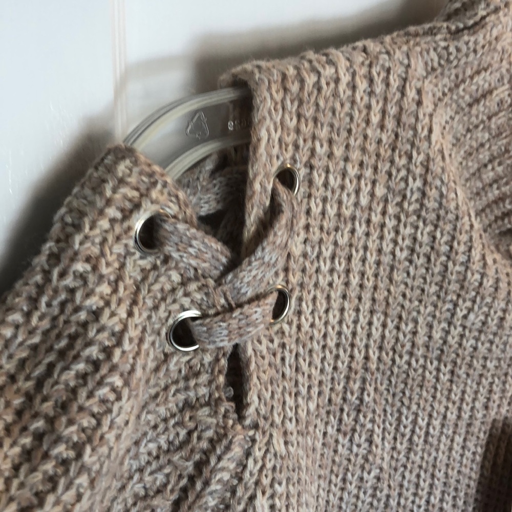 S/M soft Cold Shoulder Sweater Grommet Detail NWT